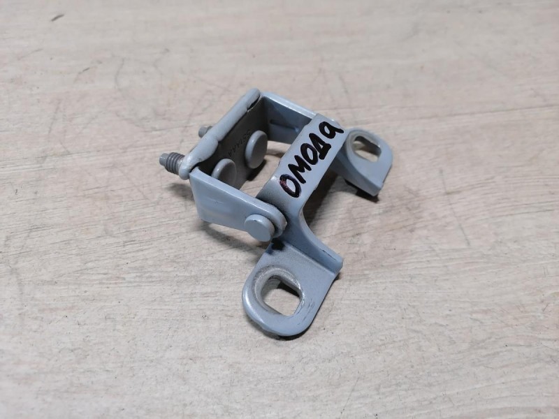 Omoda C5 петля багажника