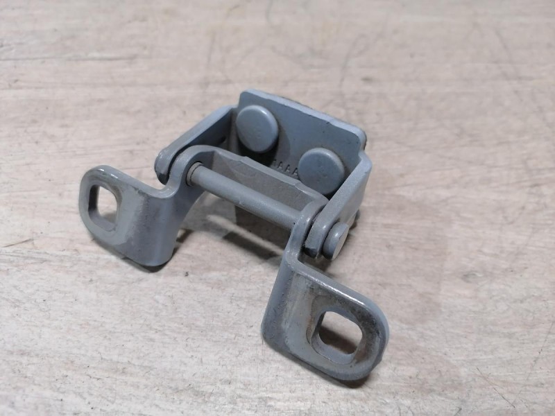 Omoda C5 петля багажника