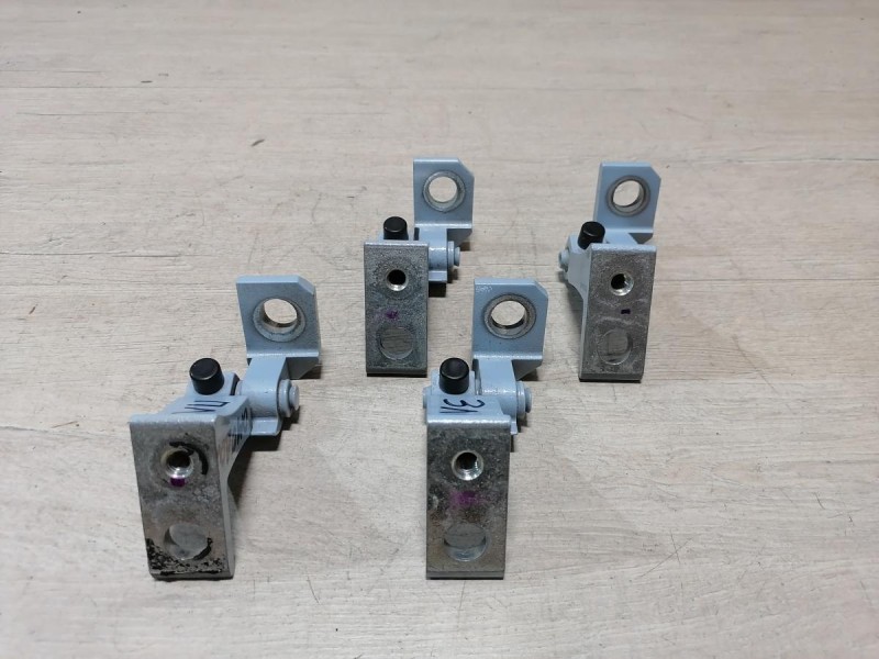 Omoda C5 петля двери левая