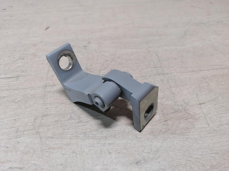 Omoda C5 петля двери левая