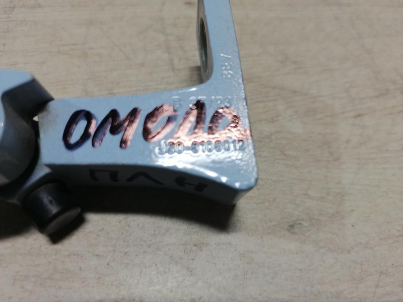 Omoda C5 петля двери левая