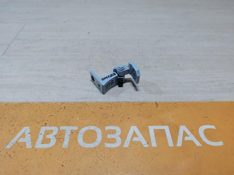 Omoda C5 петля двери правая