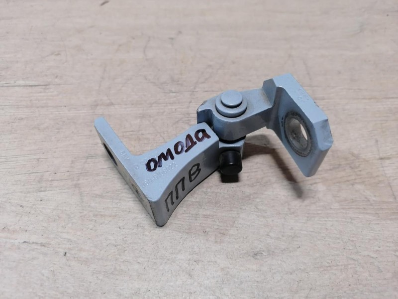 Omoda C5 петля двери правая