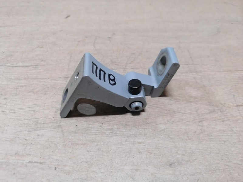 Omoda C5 петля двери правая