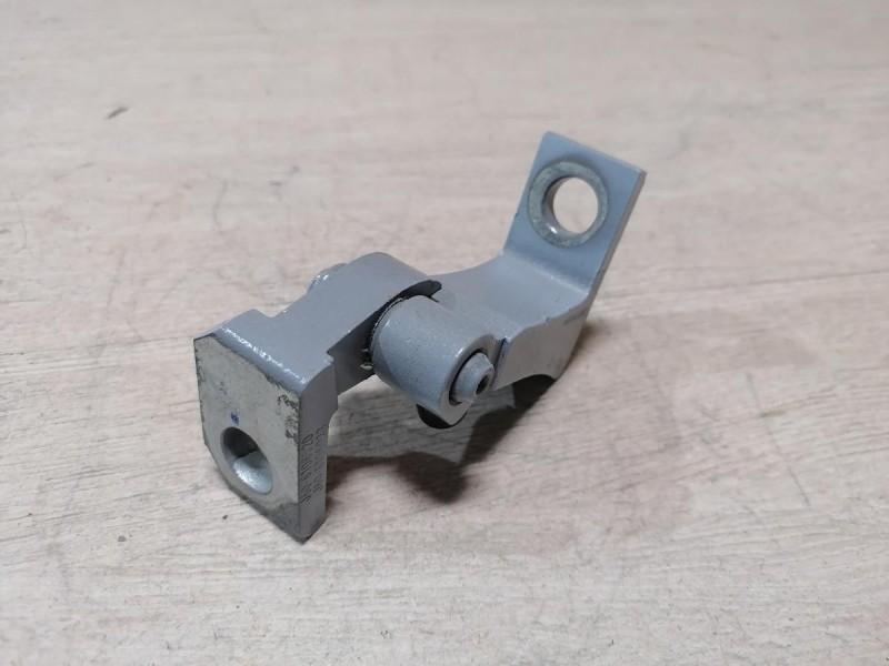 Omoda C5 петля двери правая