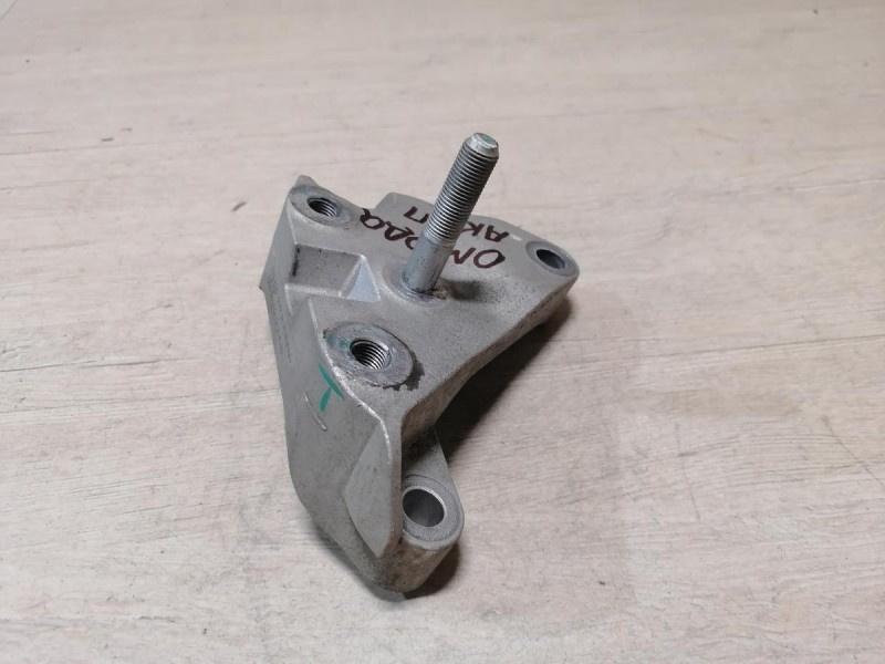 Omoda C5 кронштейн верхней подушки коробки вариатор