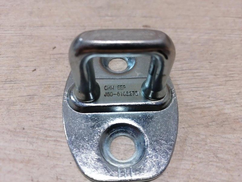 Omoda C5 петля замка двери