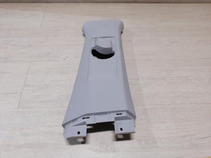 Omoda C5 обшивка средней стойки верхняя правая