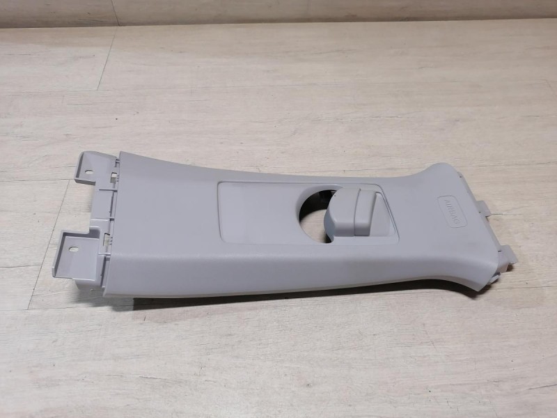 Omoda C5 обшивка средней стойки верхняя правая