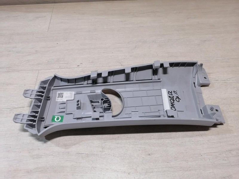 Omoda C5 обшивка средней стойки верхняя правая