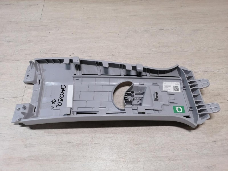 Omoda C5 обшивка средней стойки верхняя левая