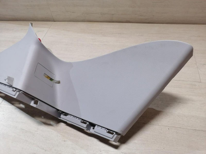 Omoda C5 обшивка задней стойки верхняя левая под полку