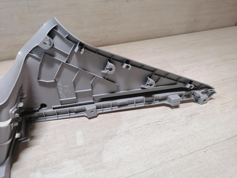 Omoda C5 обшивка задней стойки верхняя левая под полку