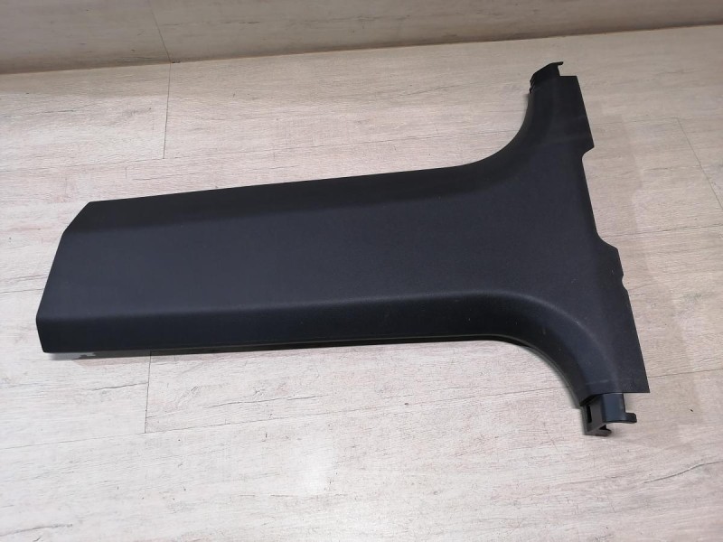 Omoda C5 обшивка средней стойки нижняя левая