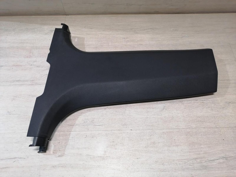 Omoda C5 обшивка средней стойки нижняя левая