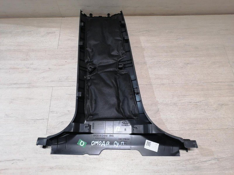 Omoda C5 обшивка средней стойки нижняя правая