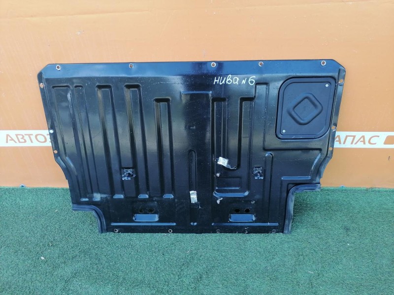 Niva №6 крышка бензобака в салоне