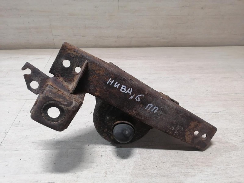 Niva №6 кронштейн рычаг под пружину амортизатор передний правый