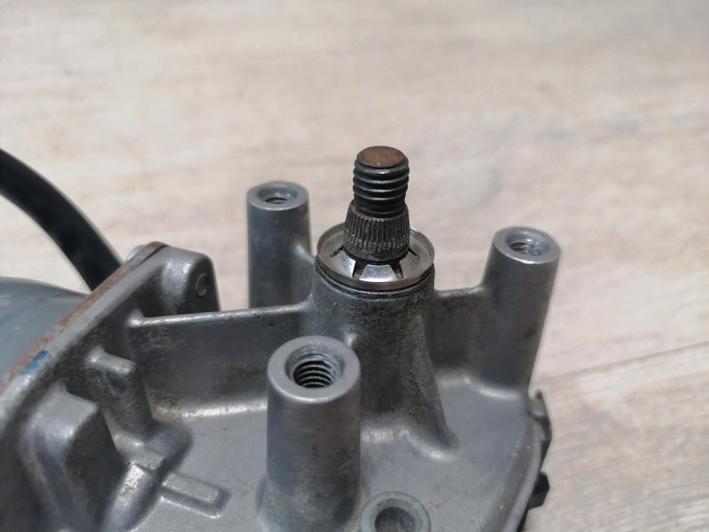 Niva №6 моторчик стеклоочистителя передний