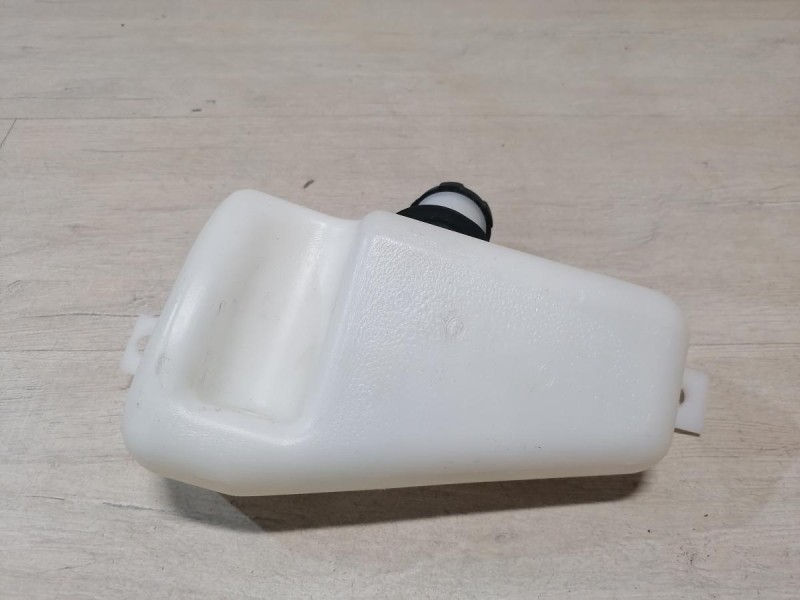 Niva №6 бачок омывателя заднего стекла