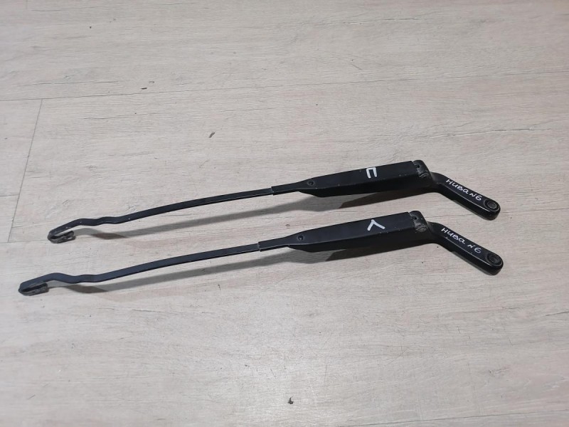 Niva №6 поводок дворника правый