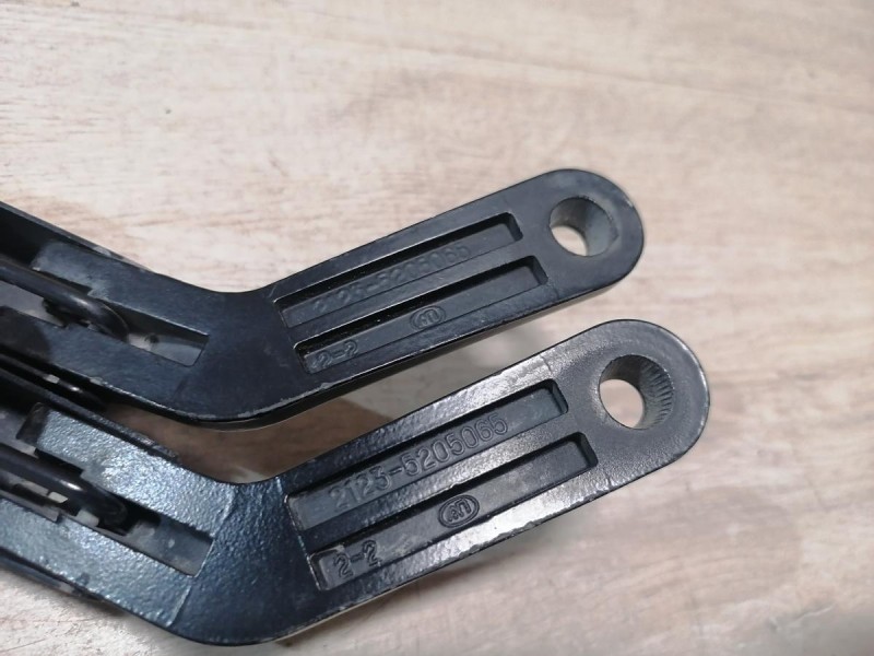 Niva №6 поводок дворника правый