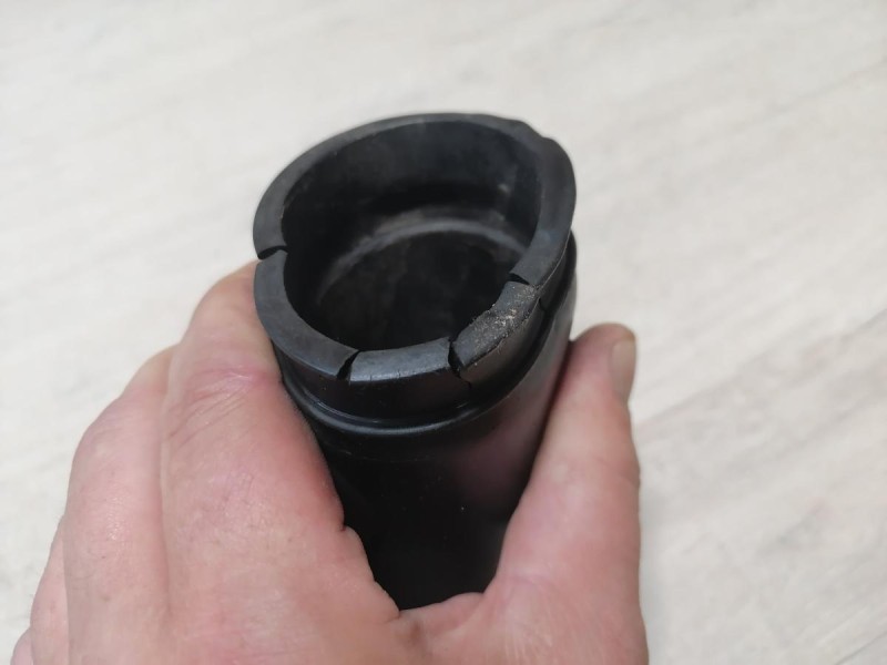 Niva №6 патрубок воздушного фильтра дроссельной заслонки деф