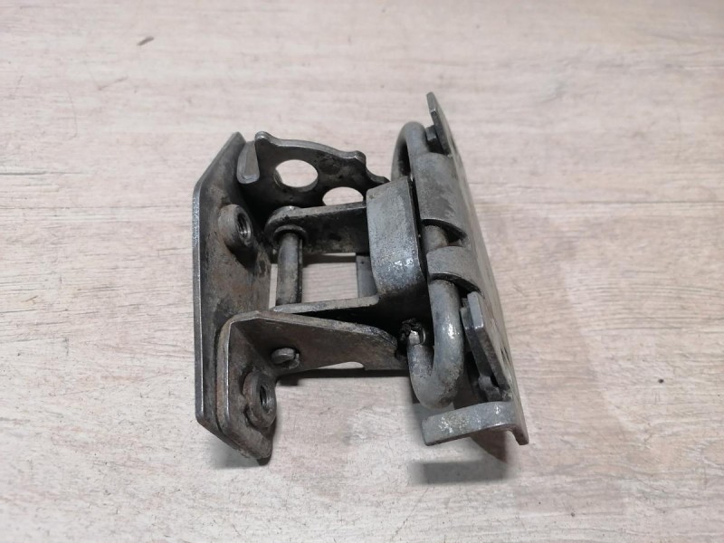 Niva №6 ограничитель крышки багажника петля