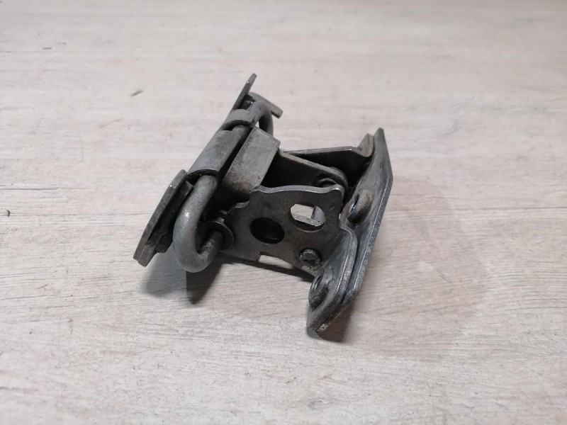 Niva №6 ограничитель крышки багажника петля