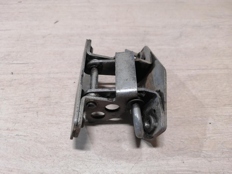 Niva №6 ограничитель крышки багажника петля