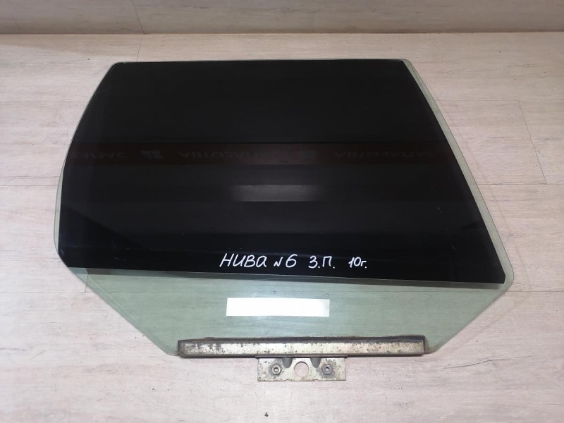 Niva №6 стекло заднее правое 10