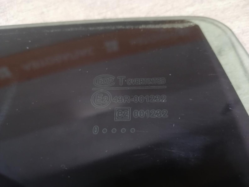 Niva №6 стекло заднее правое 10