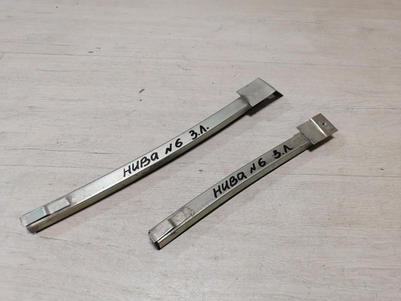 Niva №6 направляющая стекла двери задняя левая