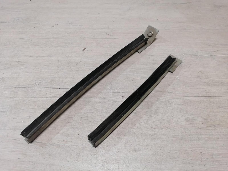 Niva №6 направляющая стекла двери задняя левая