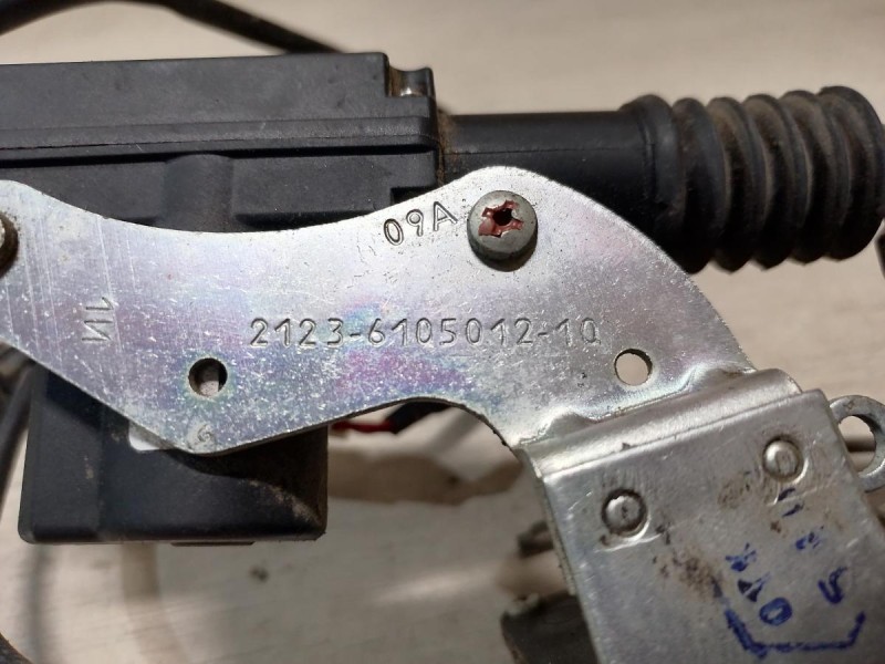 Niva №6 замок двери передний правый