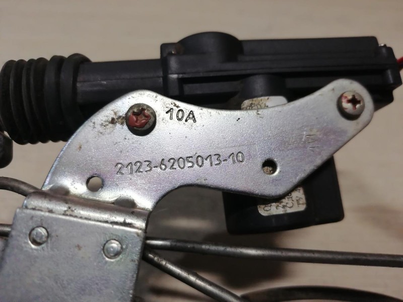 Niva №6 замок двери задний левый