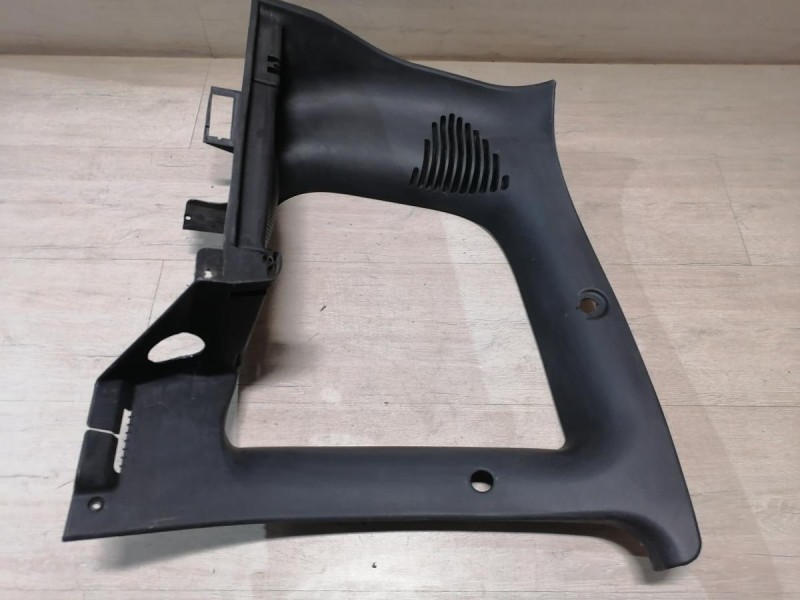 Niva №6 обшивка задней стойки форточки левая