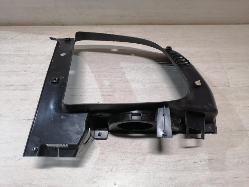 Niva №6 обшивка задней стойки форточки левая