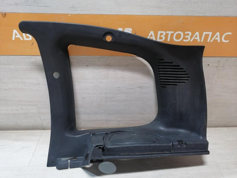 Niva №6 обшивка задней стойки форточки правая