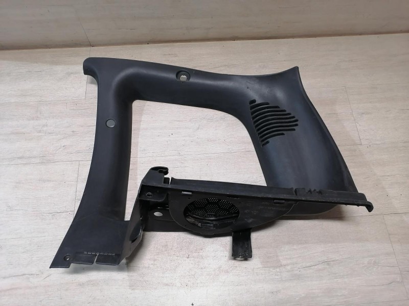 Niva №6 обшивка задней стойки форточки правая