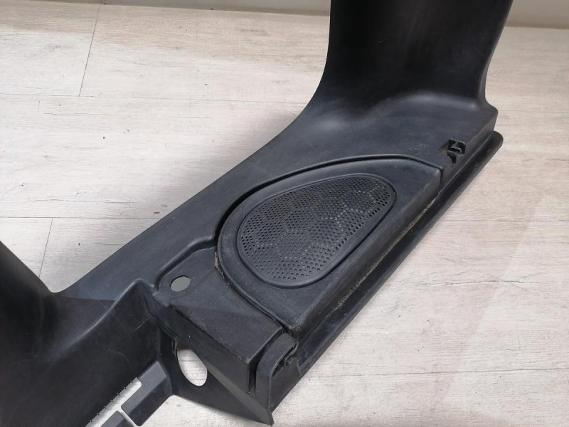 Niva №6 обшивка задней стойки форточки правая