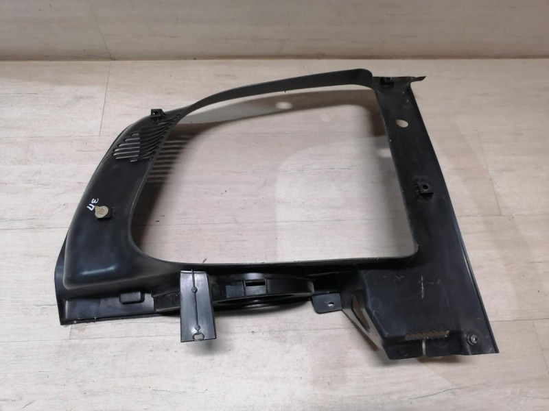 Niva №6 обшивка задней стойки форточки правая