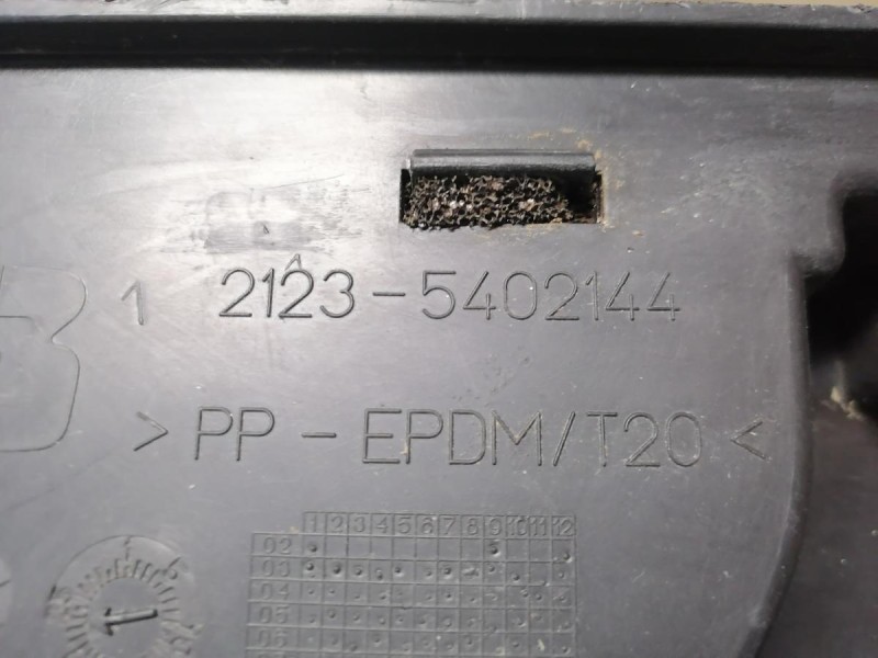 Niva №6 обшивка задней стойки форточки правая