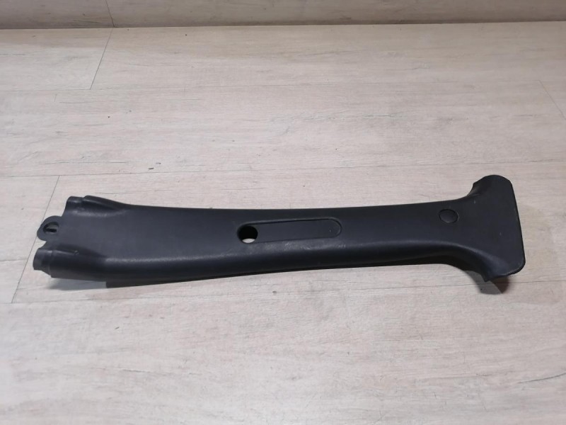 Niva №6 обшивка средней стойки верхняя левая