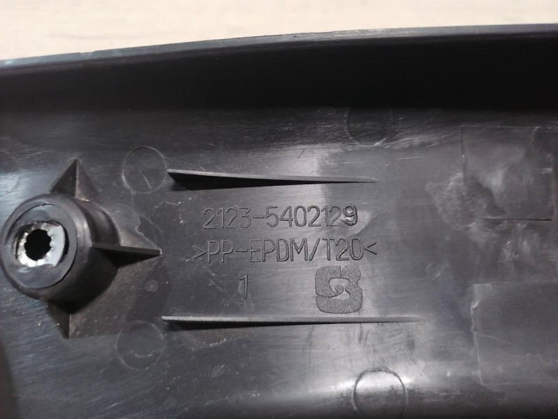 Niva №6 обшивка средней стойки верхняя левая