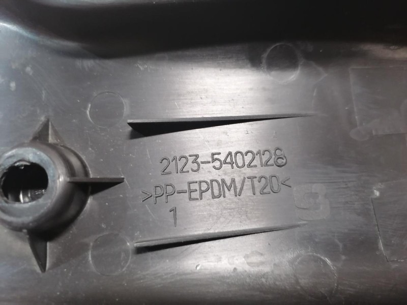 Niva №6 обшивка средней стойки верхняя правая