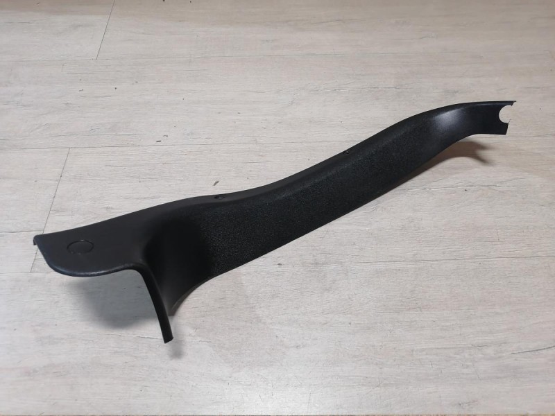 Niva №6 обшивка крышки багажника правая