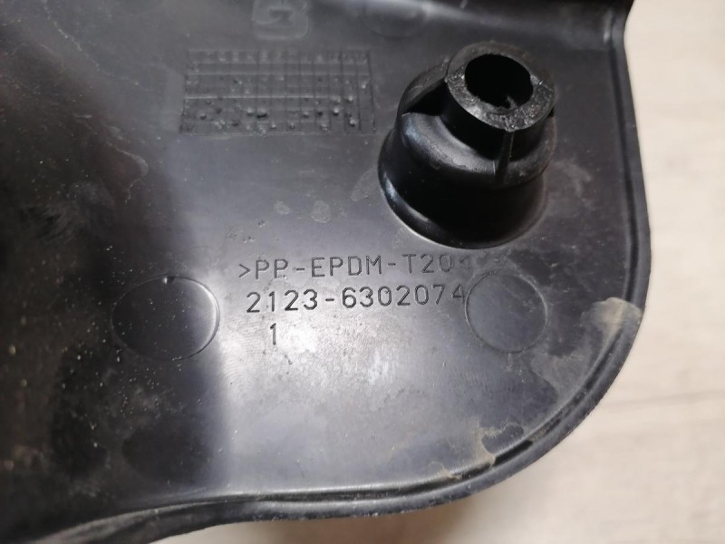 Niva №6 обшивка крышки багажника правая