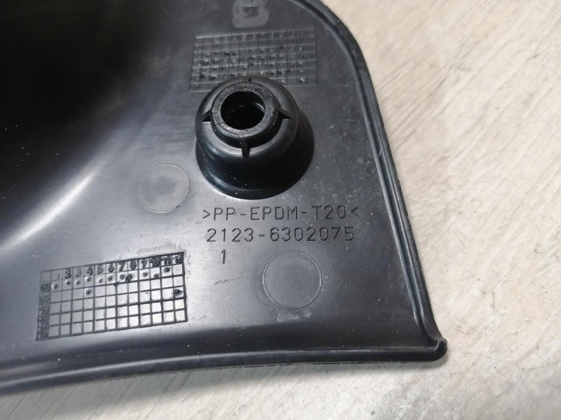 Niva №6 обшивка крышки багажника левая