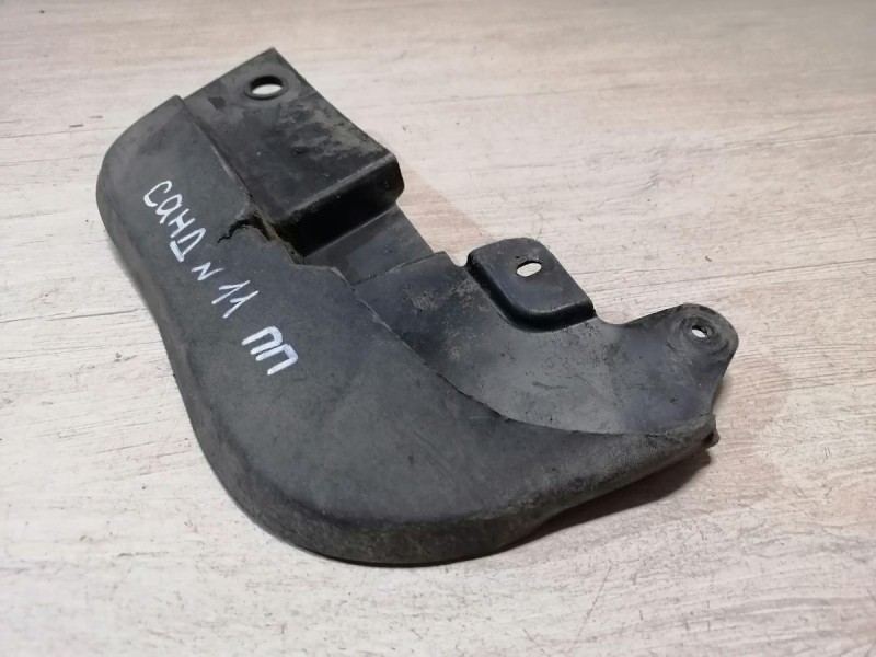 Sandero №11 брызговик передний правый степв